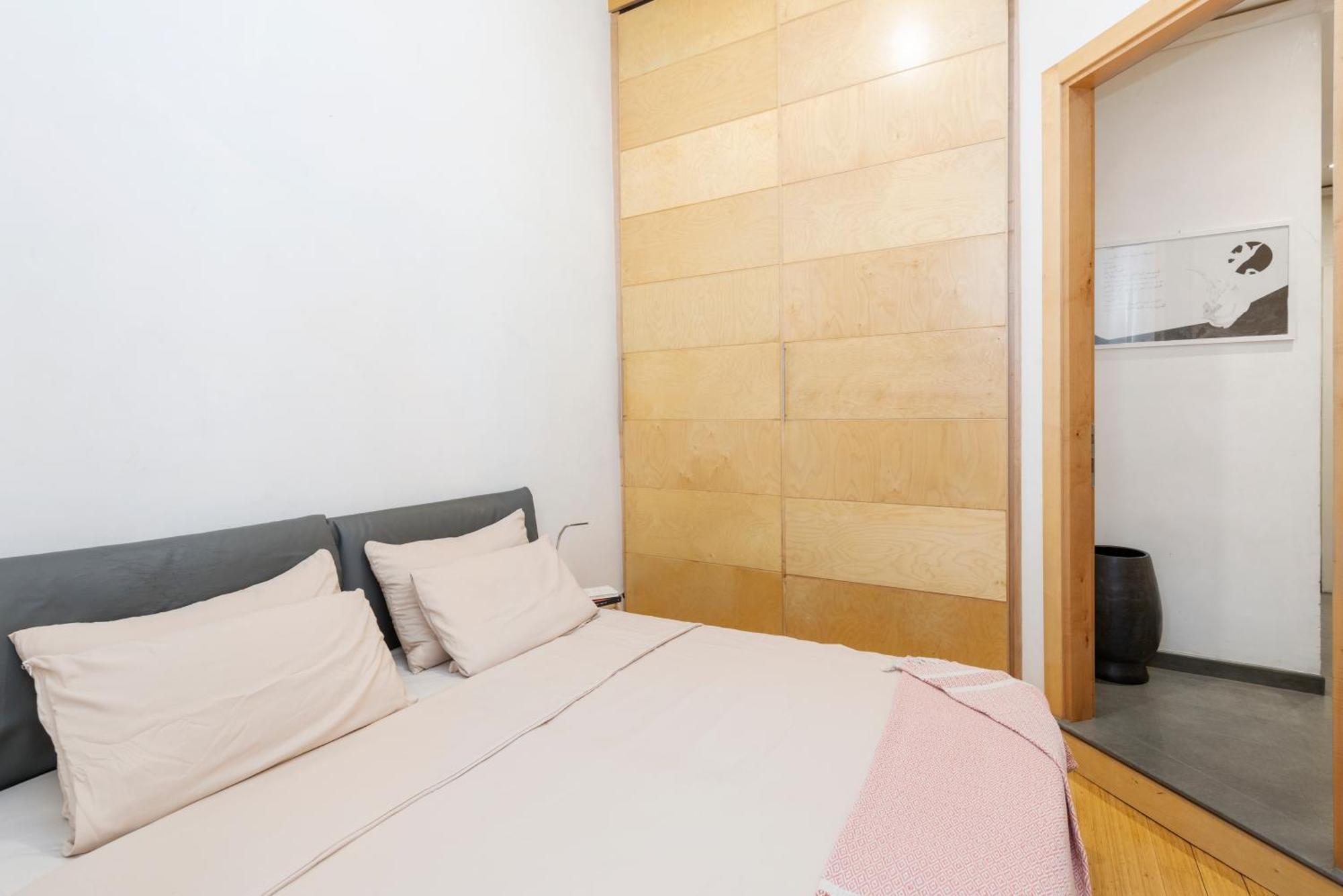 Beige Luxury Apartment Rom